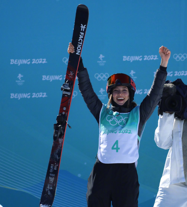 九游娱乐-Doinb回归赛场，逆转首场状态亮眼，巴塞罗那观众沸腾！的简单介绍