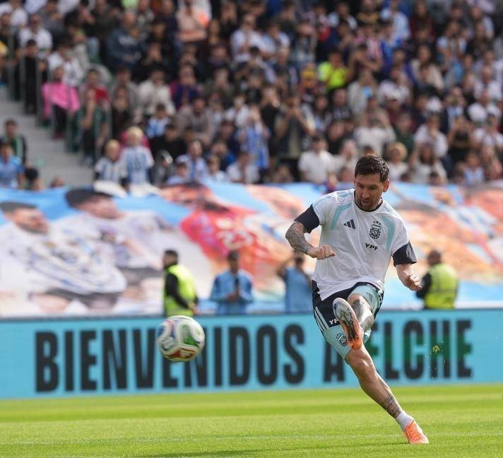 九游-梅西回归赛场，绝杀首场状态亮眼，热火观众沸腾！的简单介绍