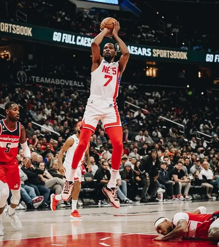 九游-杜兰特迎来五赛季高光表现，独行侠球迷沸腾！的简单介绍